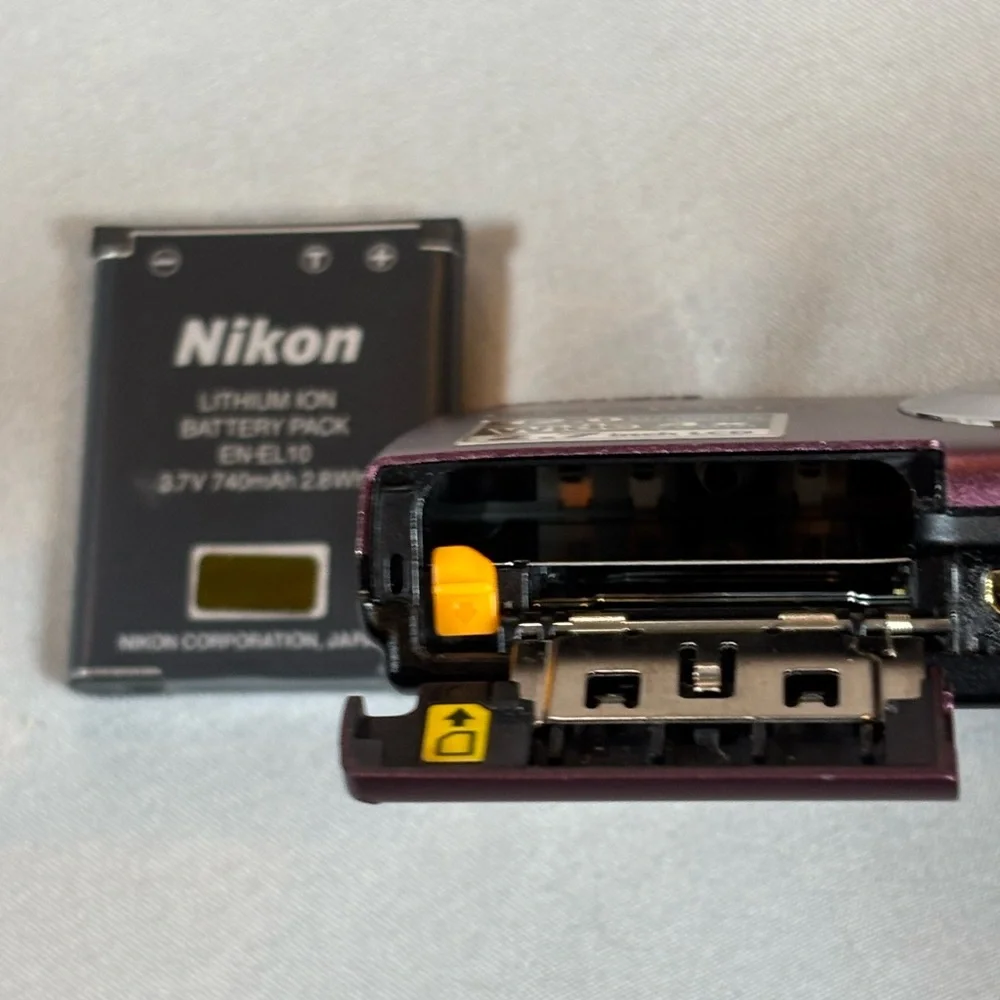 Nikon Coolpix S3000 12MP Digital Camera Purple Parts Only‎
